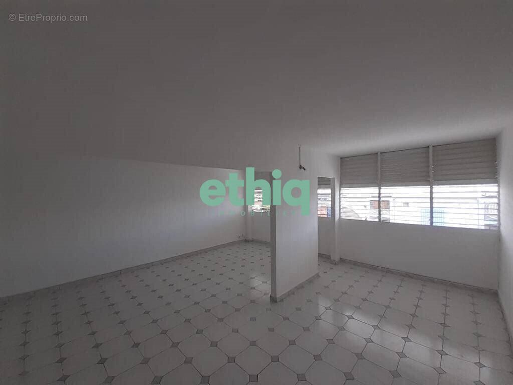 Appartement à vendre, 80m², Les Abymes