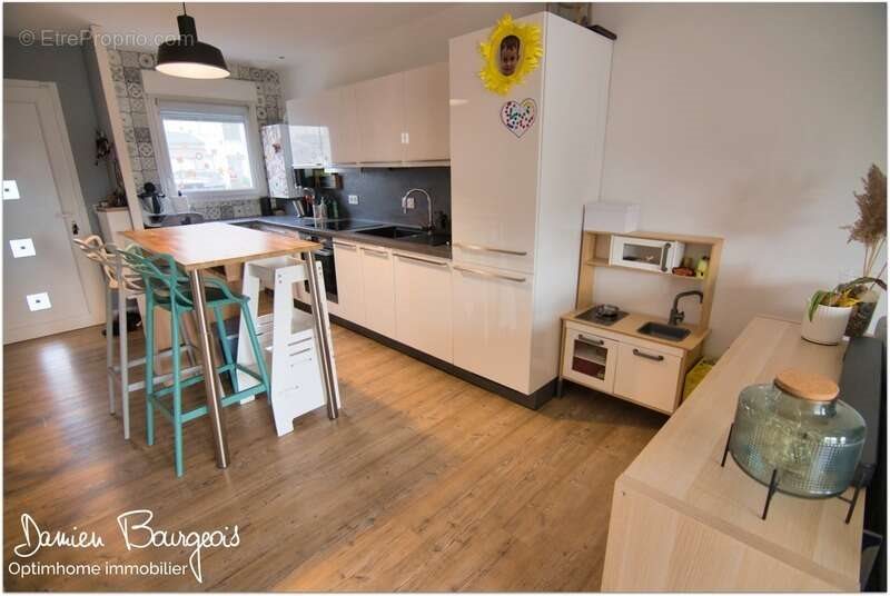 Maison à vendre, 81m², Saint-Genis-Pouilly