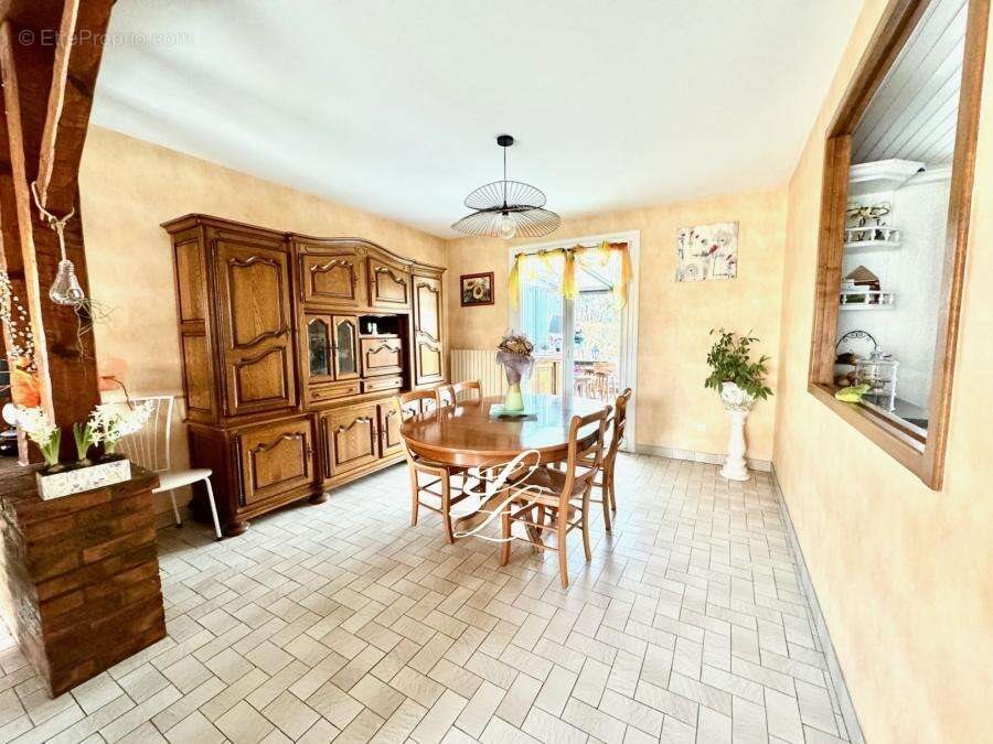 Maison à vendre, 116m², Neuville-sur-Sarthe