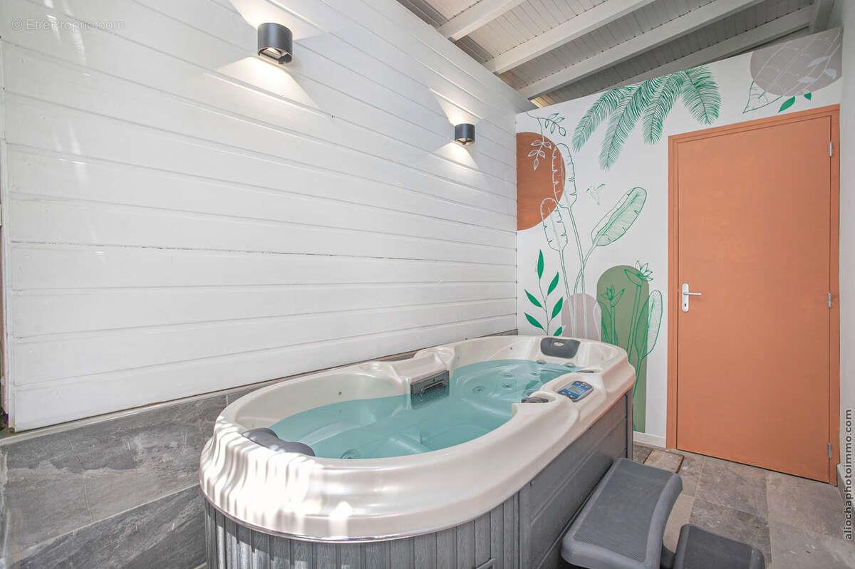 Appartement à vendre, 396m², Bouillante