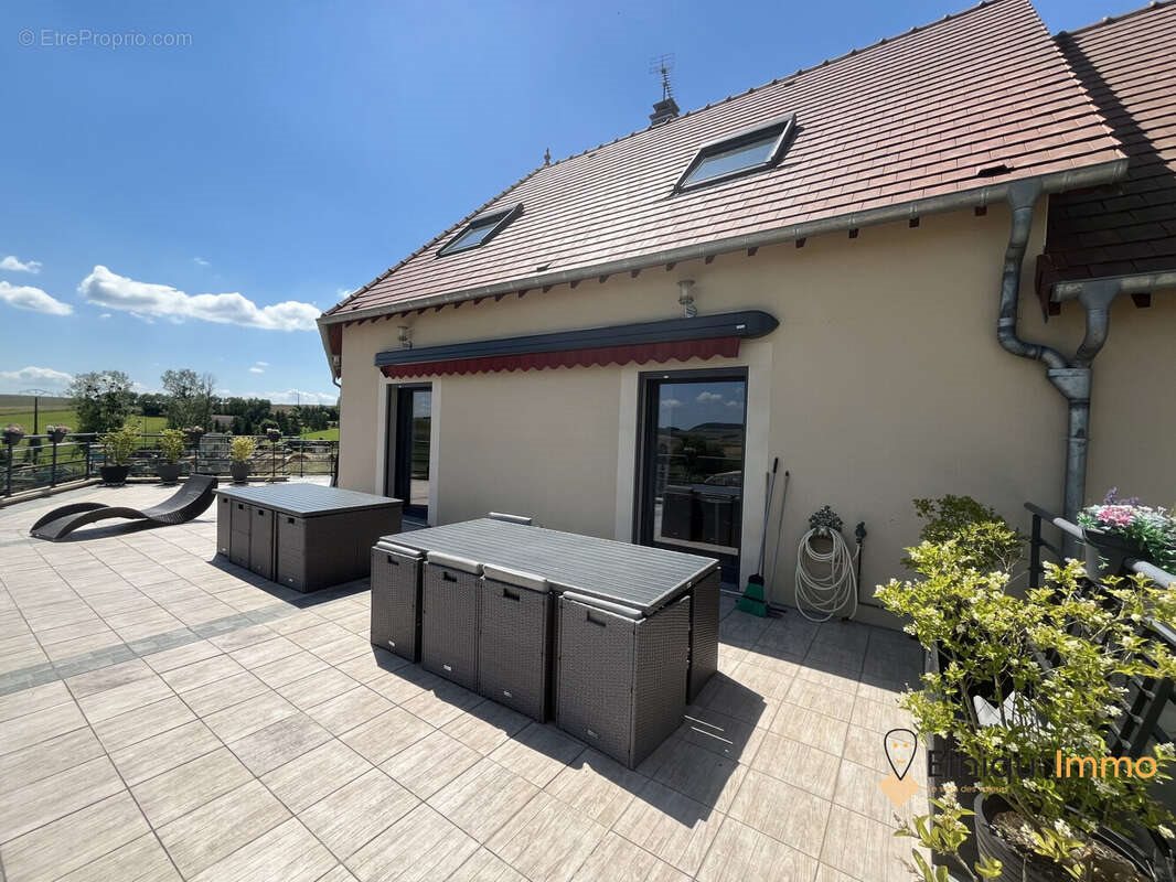 Maison à vendre, 316m², Lignol-le-Château
