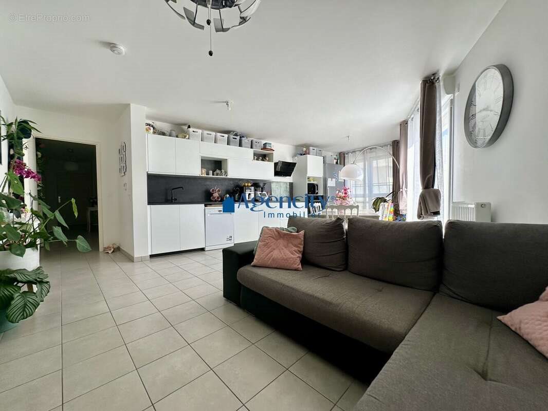 Appartement à vendre, 89m², Saint-Thibault-des-Vignes