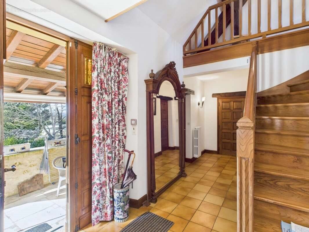 Maison à vendre, 220m², Gourdon