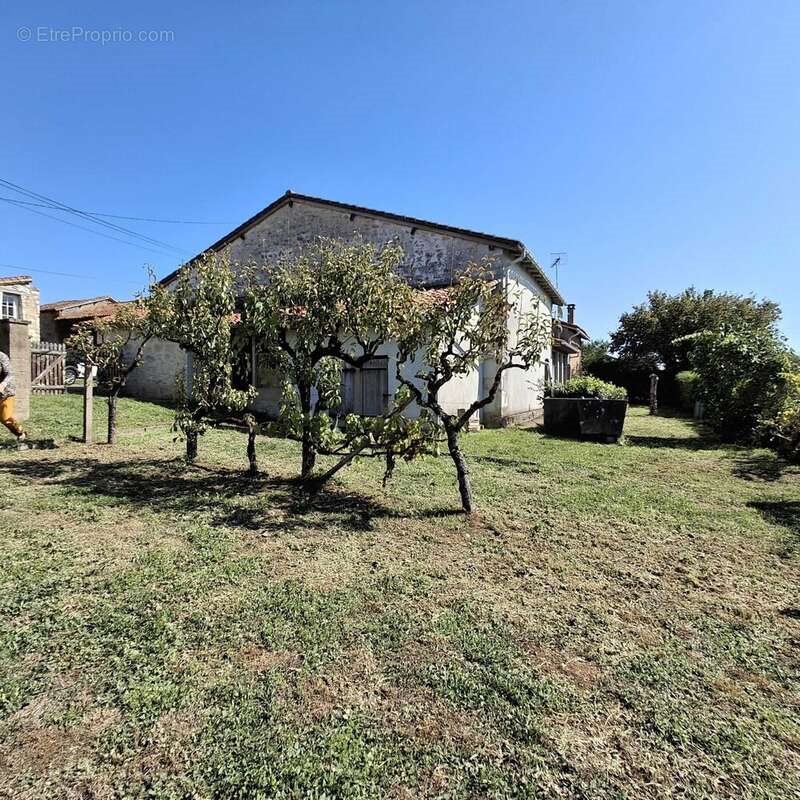 Maison à vendre, 139m², Chasseneuil-sur-Bonnieure