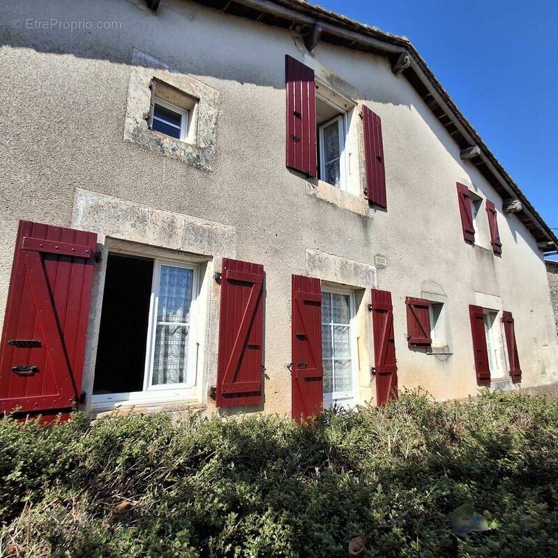 Maison à vendre, 139m², Chasseneuil-sur-Bonnieure