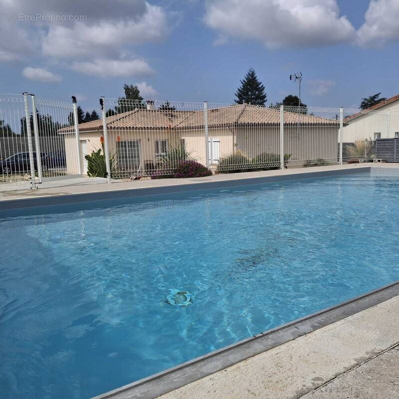 Maison à vendre, 127m², Chasseneuil-sur-Bonnieure