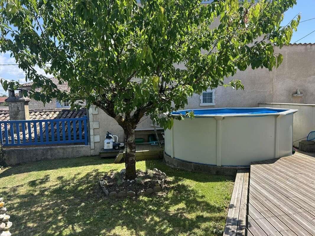 Appartement à vendre, 93m², Saint-Thomas-de-Conac