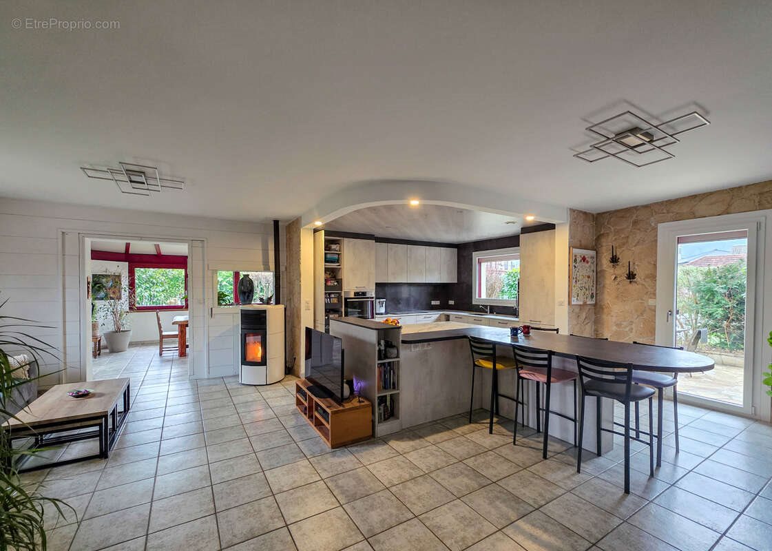 Maison à vendre, 115m², Bons-en-Chablais