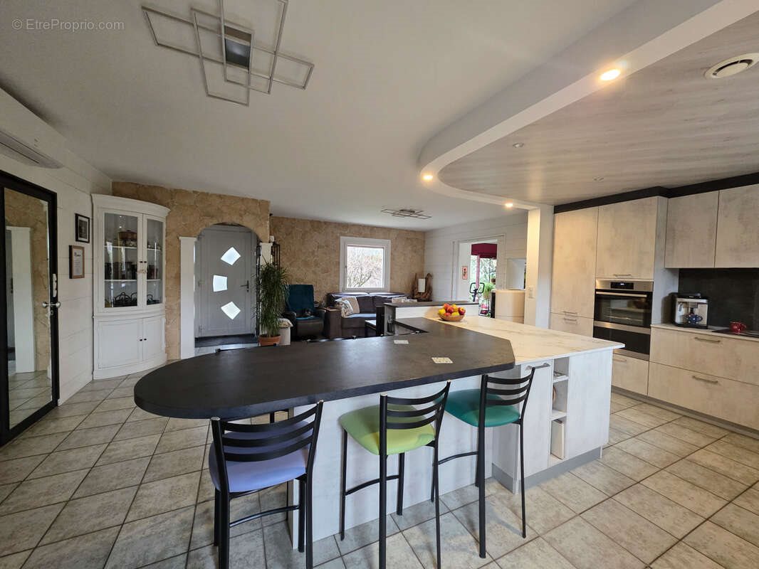 Maison à vendre, 115m², Bons-en-Chablais