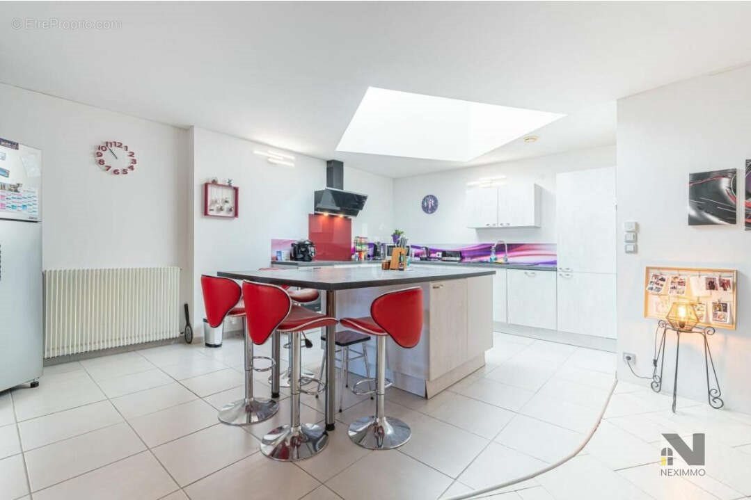 Maison à vendre, 233m², Saint-Yrieix-la-Perche