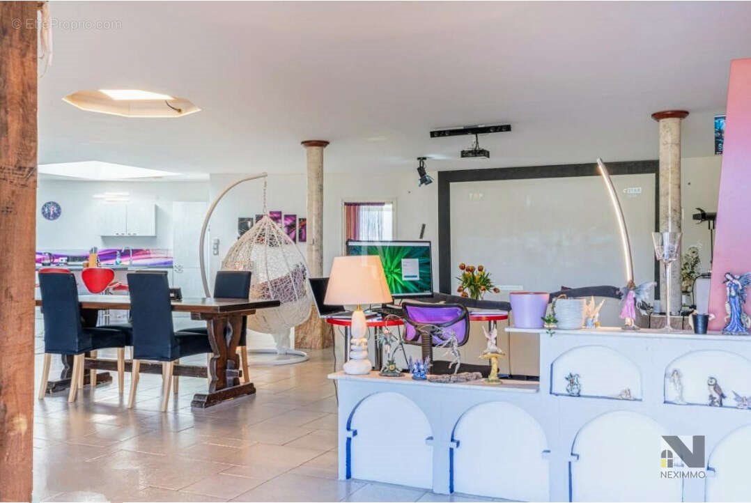 Maison à vendre, 233m², Saint-Yrieix-la-Perche