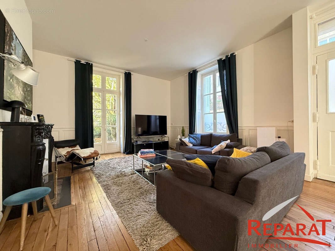 Maison à vendre, 280m², Brive-la-Gaillarde