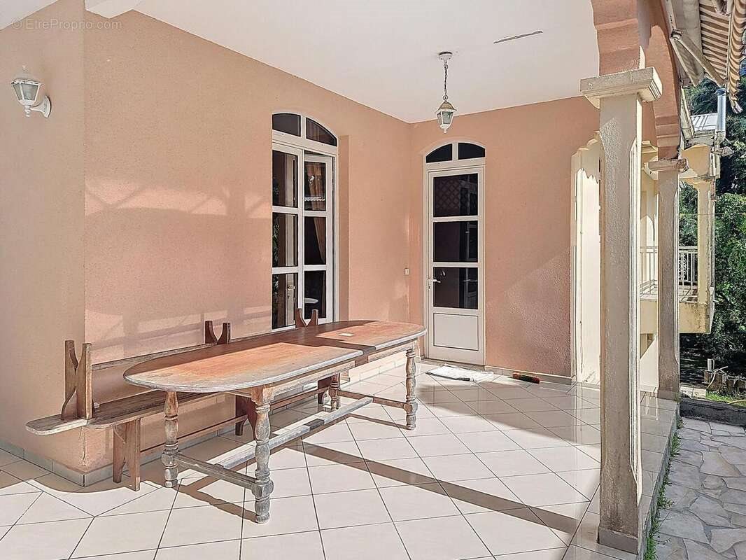Maison à vendre, 225m², Gourbeyre
