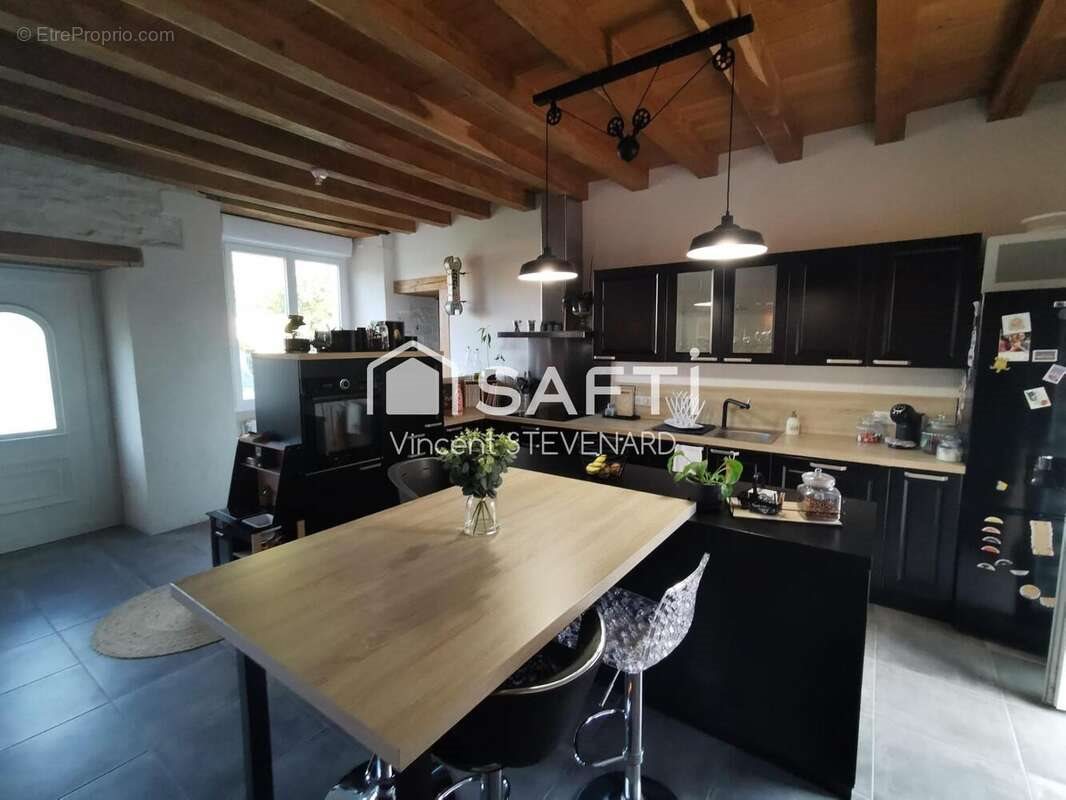 Maison à vendre, 174m², Fouqueure