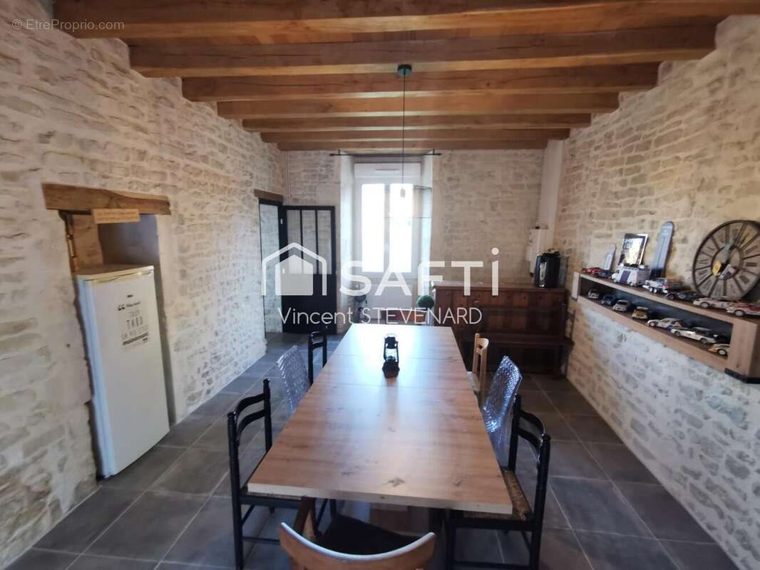 Maison à vendre, 174m², Fouqueure