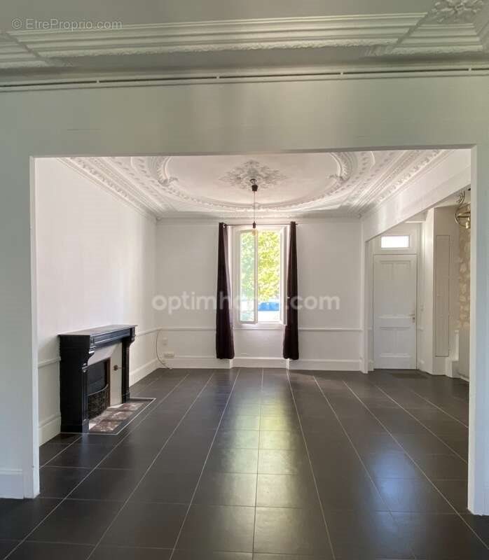 Appartement à vendre, 210m², Ruelle-sur-Touvre