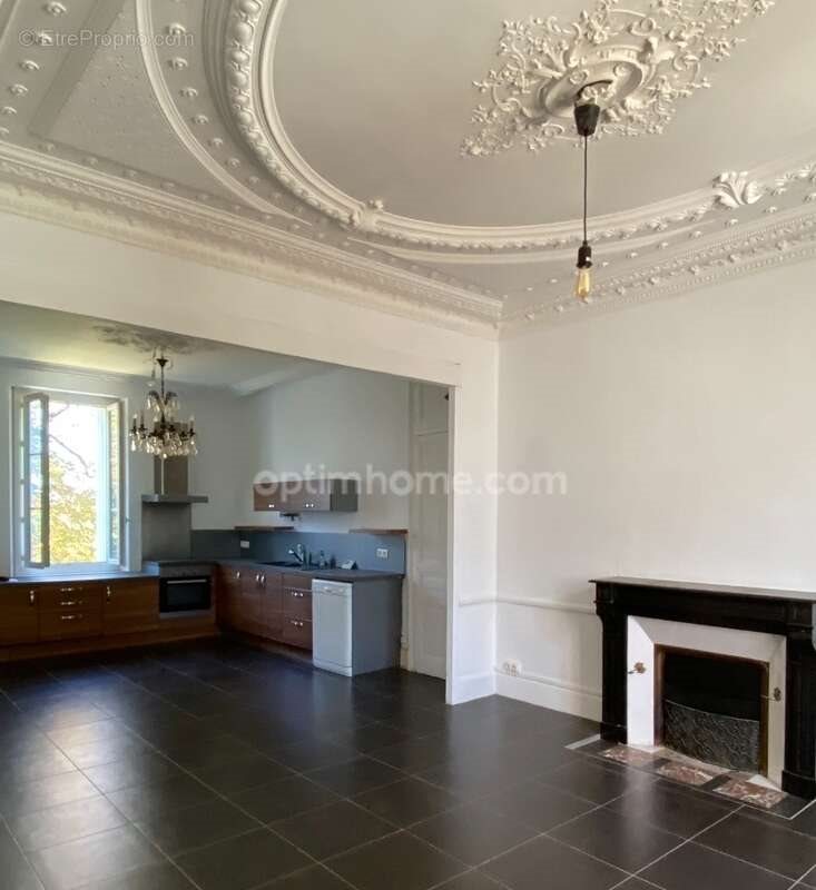 Appartement à vendre, 210m², Ruelle-sur-Touvre