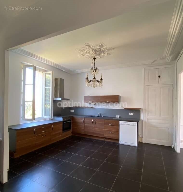 Appartement à vendre, 210m², Ruelle-sur-Touvre