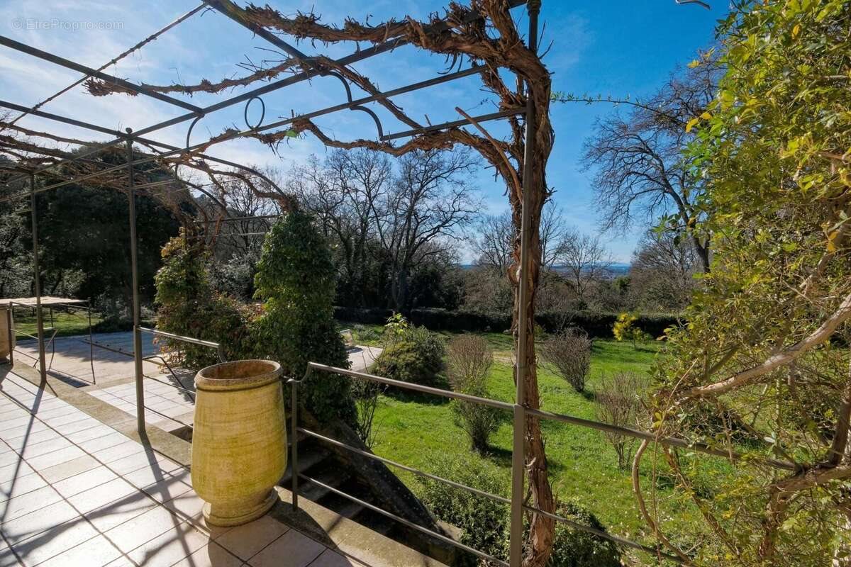 Maison à vendre, 235m², Saint-Victor-des-Oules