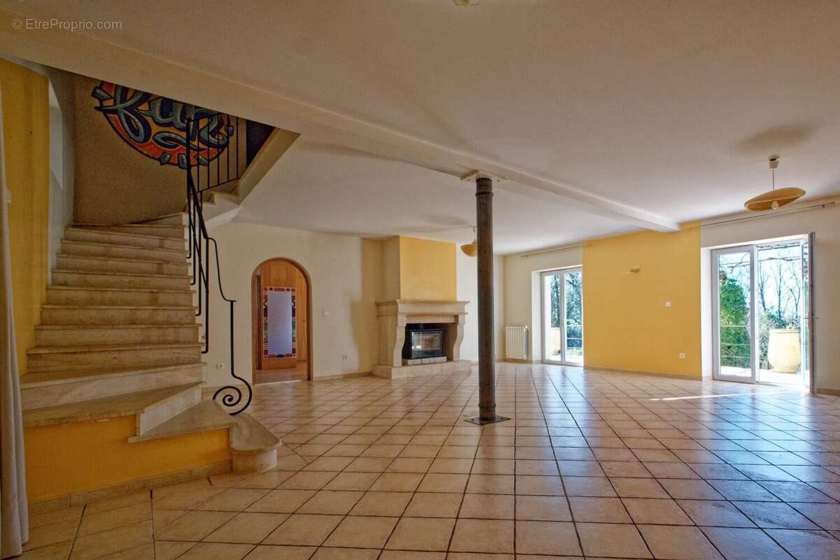 Maison à vendre, 235m², Saint-Victor-des-Oules