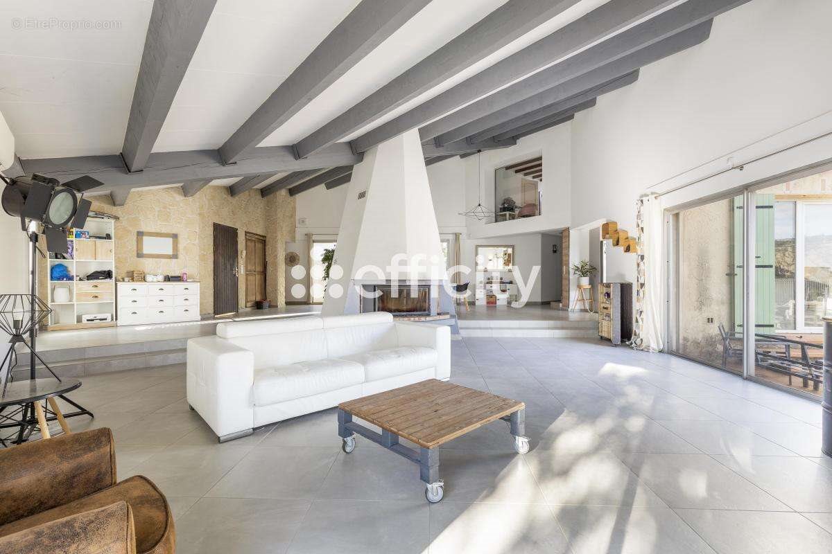 Maison à vendre, 284m², Rognac