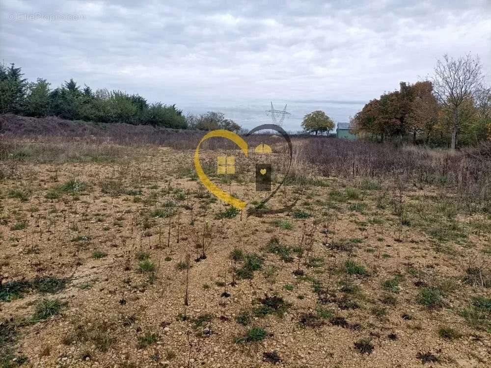 Appartement à vendre, 685m², Berry-Bouy