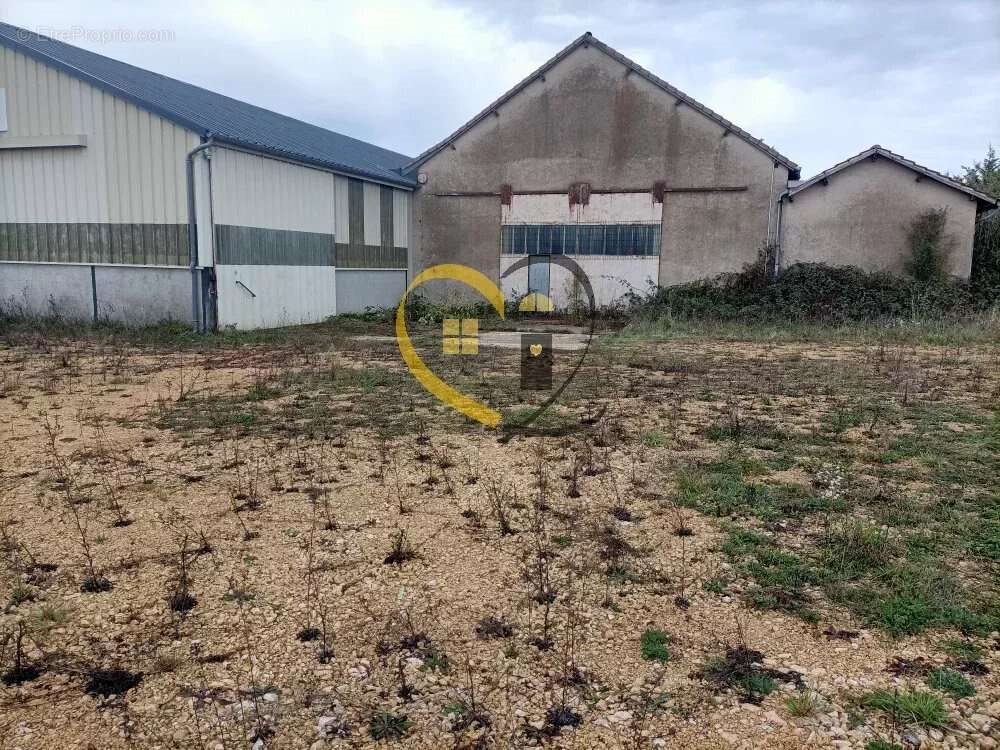 Appartement à vendre, 685m², Berry-Bouy