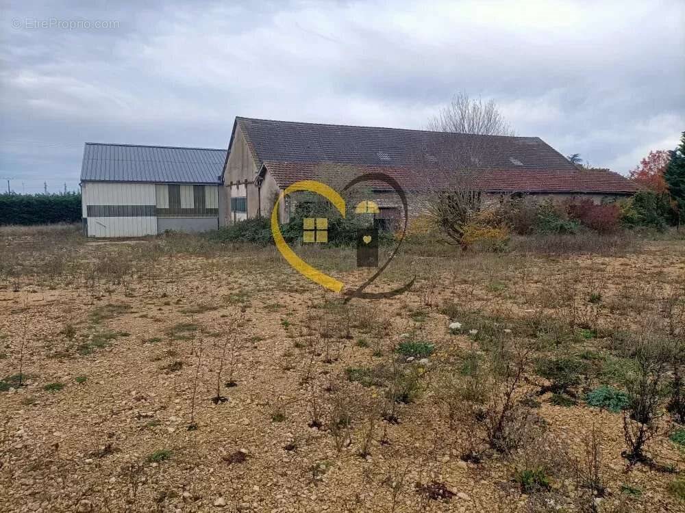 Appartement à vendre, 685m², Berry-Bouy