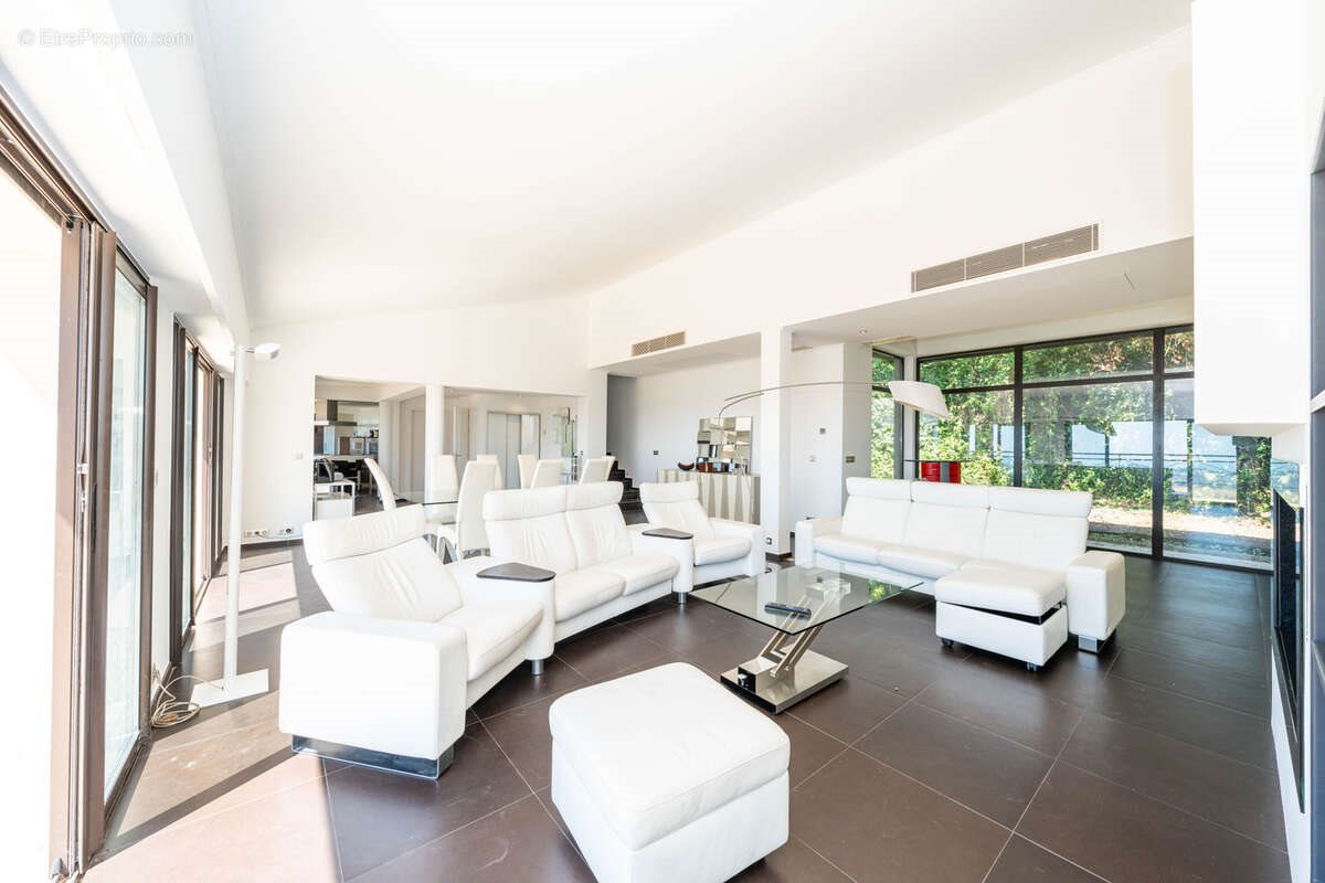 Maison à vendre, 325m², La Gaude