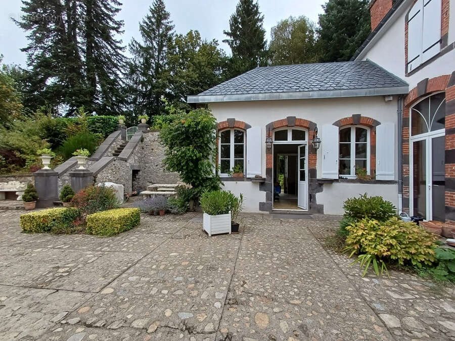 Maison à vendre, 440m², Ussel