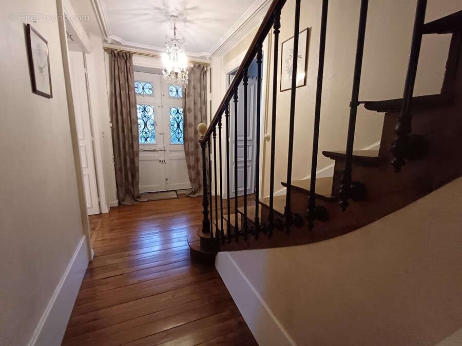 Maison à vendre, 440m², Ussel