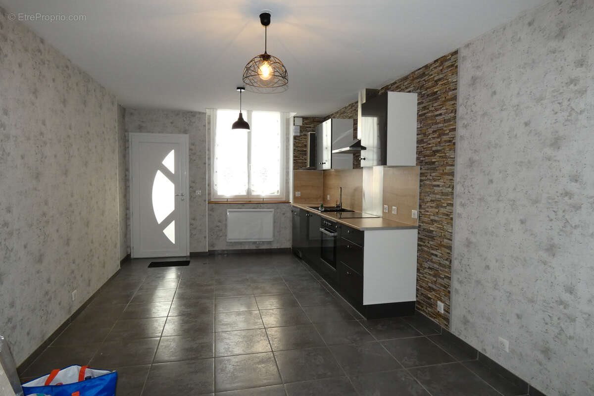 Maison à vendre, 176m², Commentry