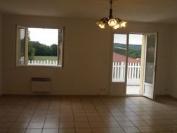 Maison à louer, 86m², Alboussière