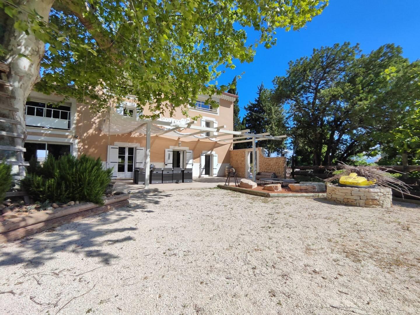 Maison à louer, 246m², Bédarrides