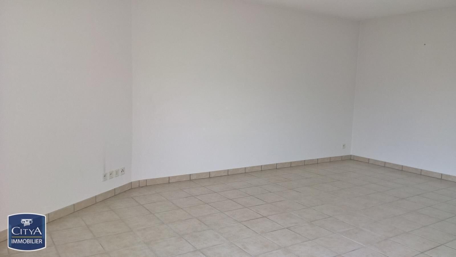Appartement à louer, 49m², Arpajon-sur-Cère