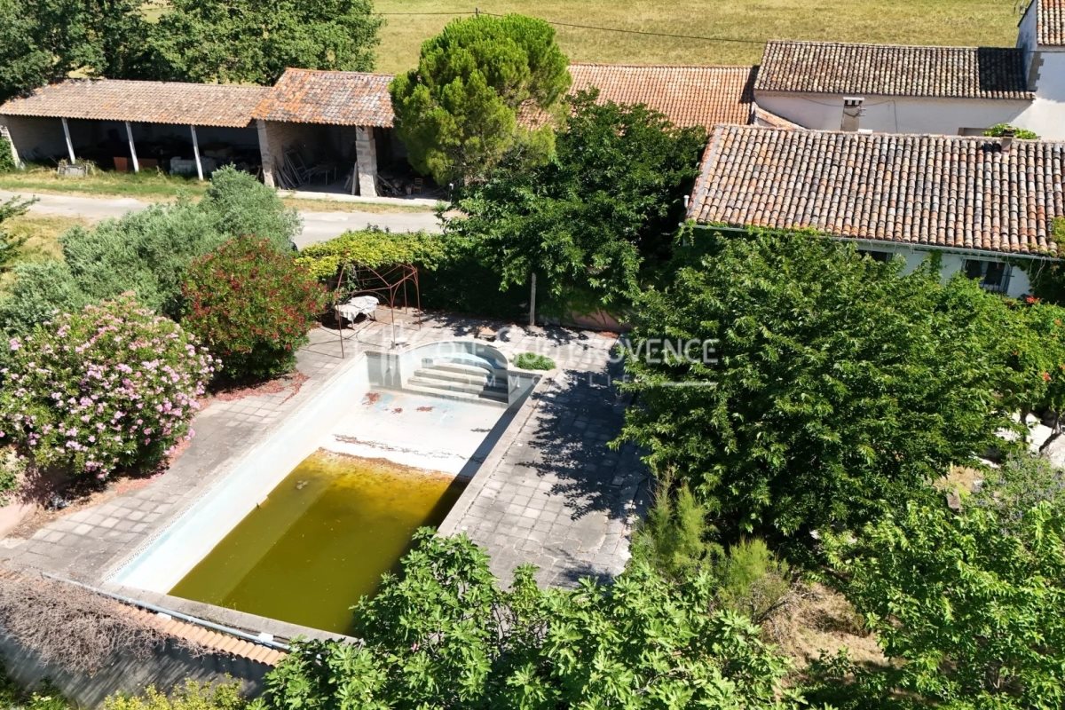 Maison à vendre, 1100m², Pernes-les-Fontaines