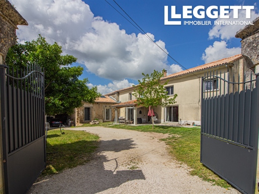 Barn completely renovated, light, 4 bedrooms, double garage and barn à St Génis d'Hiersac.