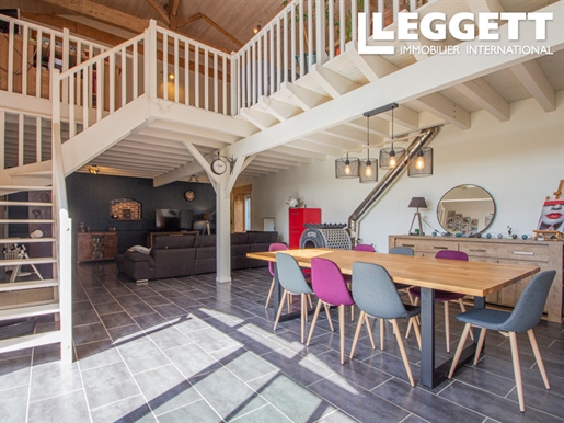 Barn completely renovated, light, 4 bedrooms, double garage and barn à St Génis d'Hiersac.