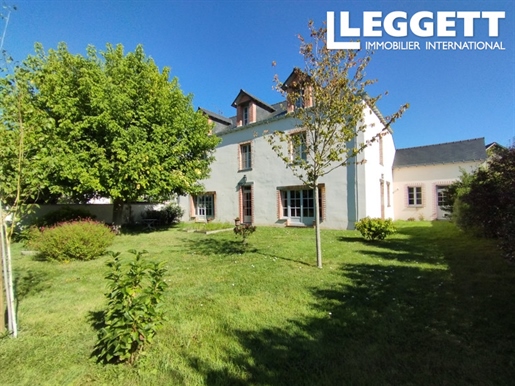 Bourgeois house renovated as an executive family home, in the village of Issé close to Chateaubriant