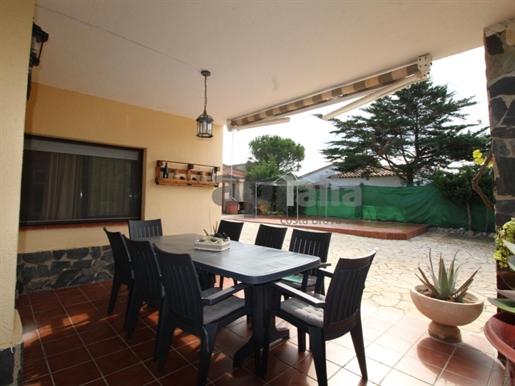 Charming 6 bedroom house in Aiguaviva in Vidreres