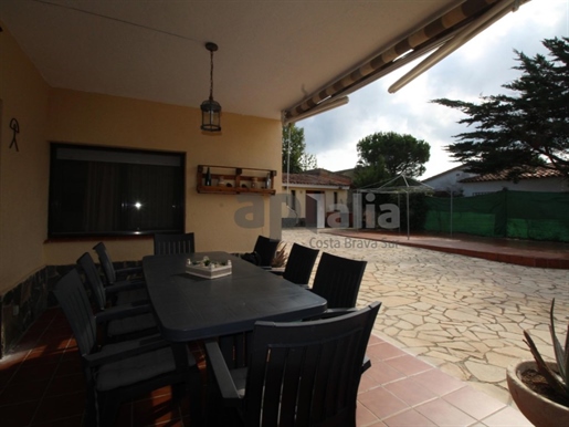 Charming 6 bedroom house in Aiguaviva in Vidreres