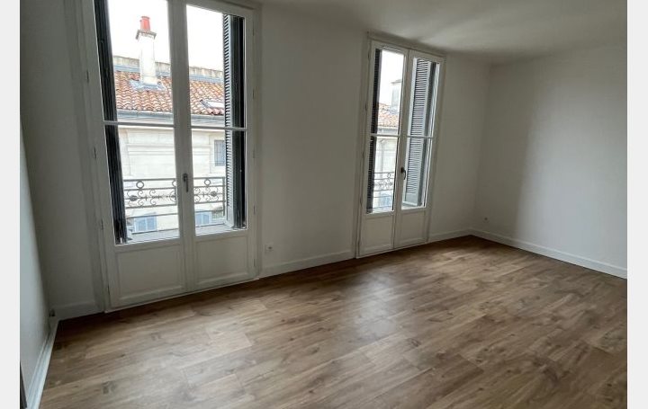 Appartement à louer, 93m², Nîmes