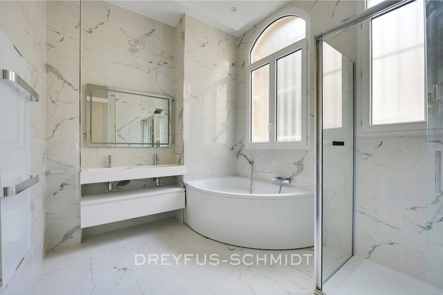 Appartement à louer, 250m², Paris 7ème