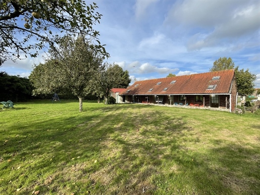 Proprietà con 5 cottage vicino a Hucqueliers e Montreuil sur mer.