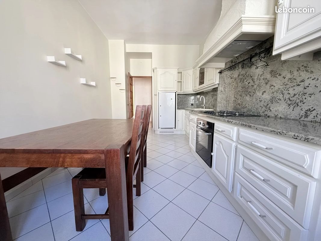 Appartement à louer, 107m², Saint-Etienne