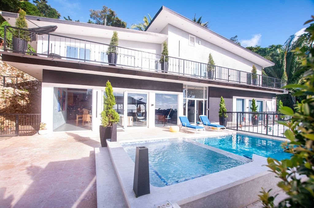 6 bedroom luxury Detached House for sale in Roatán, Honduras