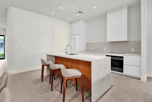 3 room luxury Townhouse for sale in F1 Westend Love Beach, Nassau, New Providence District