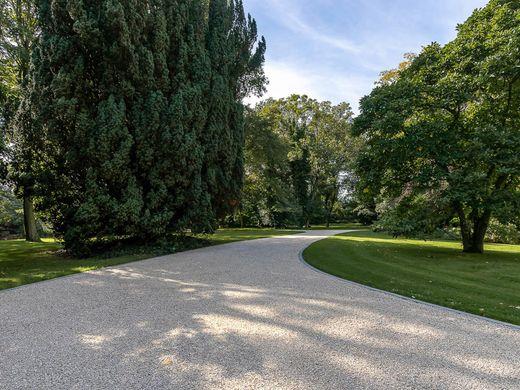 Luxury Detached House for sale in Lodelinsart, Wallonia