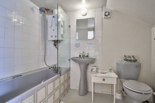 Luxury Hotel for sale in 18 Handle Street Westhill, Knysna, Province of the Western Cape