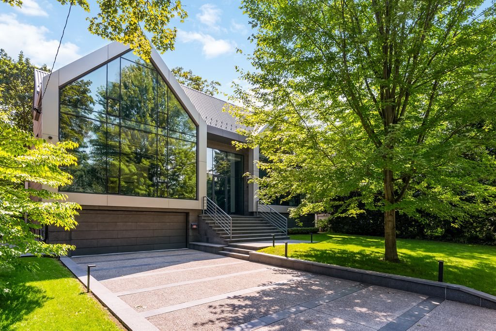 Luxury 4 bedroom Detached House for sale in Toronto, Canada